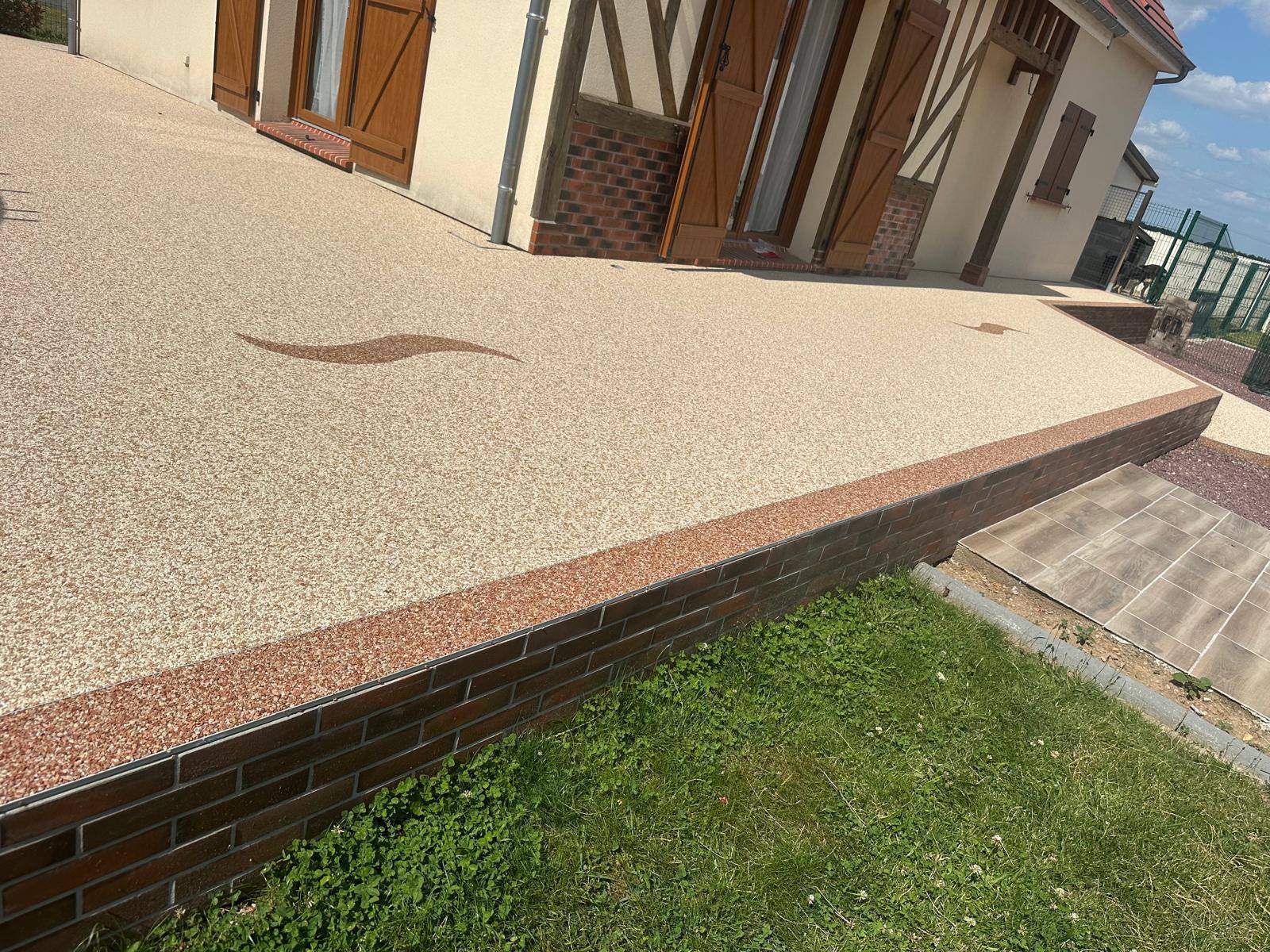 Terrasse avec motif en forme de s